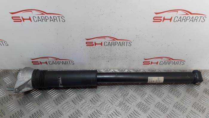 Amortisseur arrière droit d'un Mercedes CLA, Autos : Pièces & Accessoires, 3 mois de garantie, Utilisé, -, -