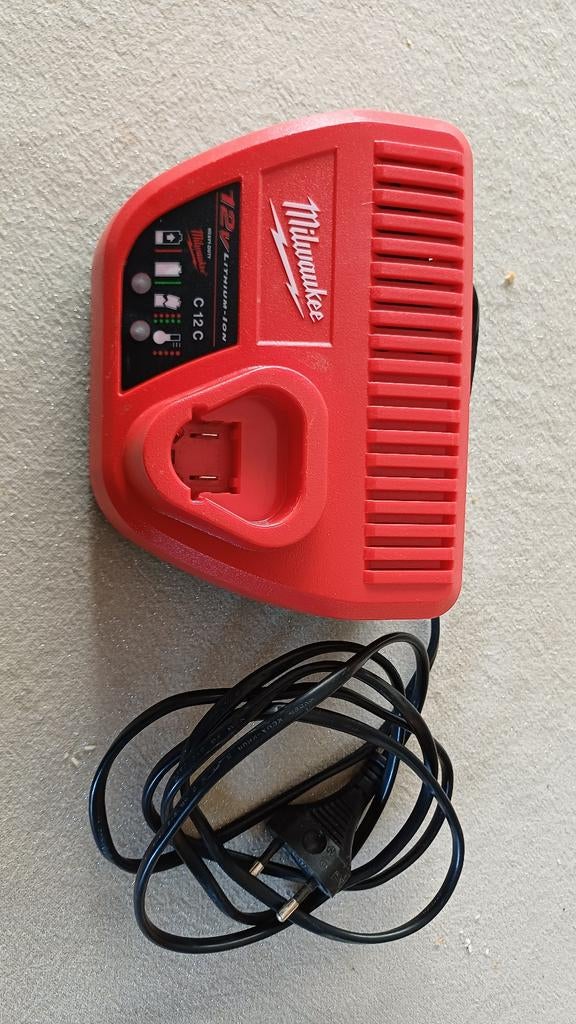Chargeur Milwaukee 12v, Bricolage & Construction, Enlèvement ou Envoi