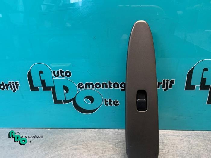 Commutateur vitre électrique d'un Lexus IS 200 (IS 200 99-), -, 3 mois de garantie, Lexus, Utilisé