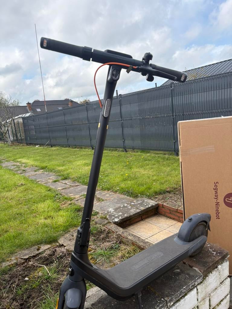 Trotinette Ninebot E2 Pro, Vélos & Vélomoteurs, Enlèvement ou Envoi, Comme neuf