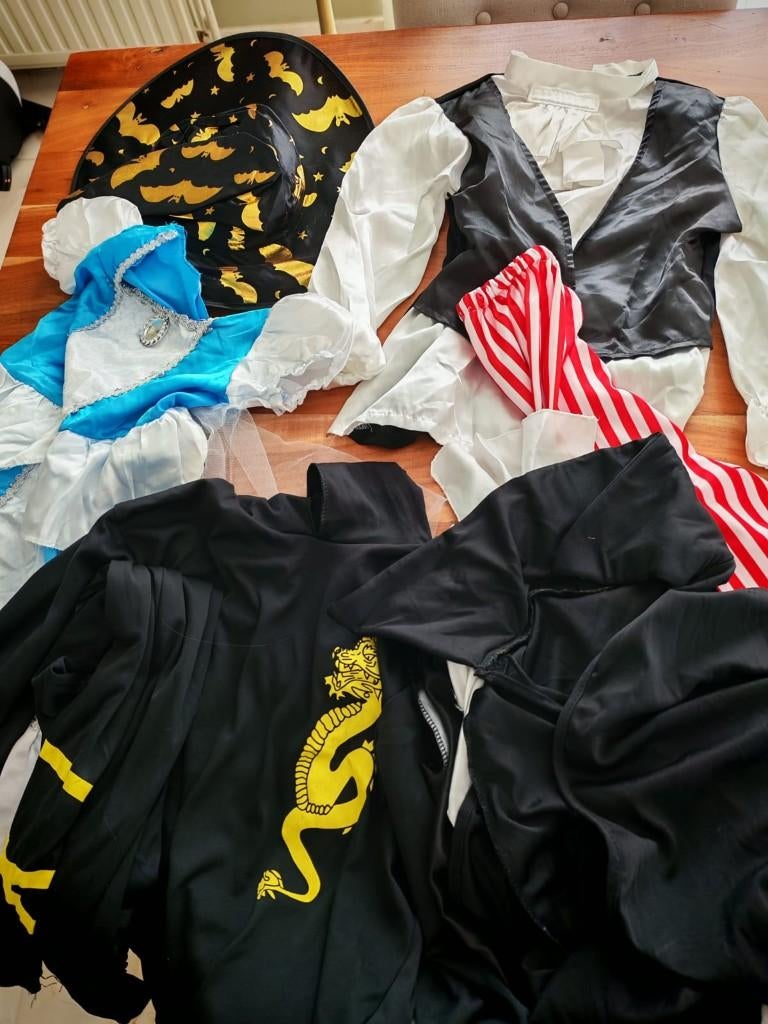 Déguisements et accessoires, Diversen, Rommelmarktspullen, Ophalen, Zo goed als nieuw