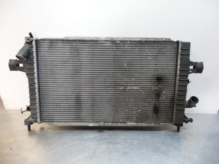 Radiateur d'un Opel Astra (Astra H 04-), Autos : Pièces & Accessoires, Climatisation & Chauffage, Opel, Utilisé, 3 mois de garantie