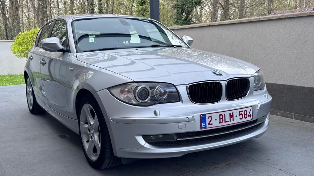 BMW 1 serie jaar 2011 euro5 xenon harman/cardon 1.6 diesel, Auto's, BMW, Bluetooth, Euro 5, Zwart, 5 deurs