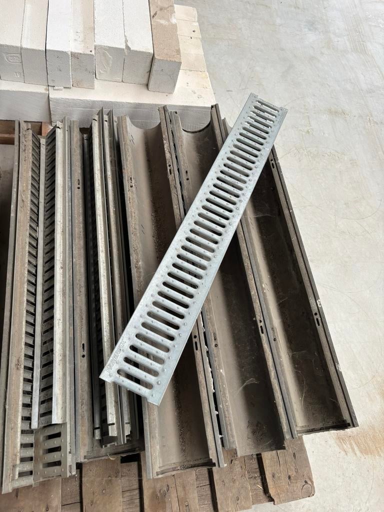 Kuststof afvoergoten met galva rooster, Ophalen, Afvoer, Gebruikt, 6 meter of meer