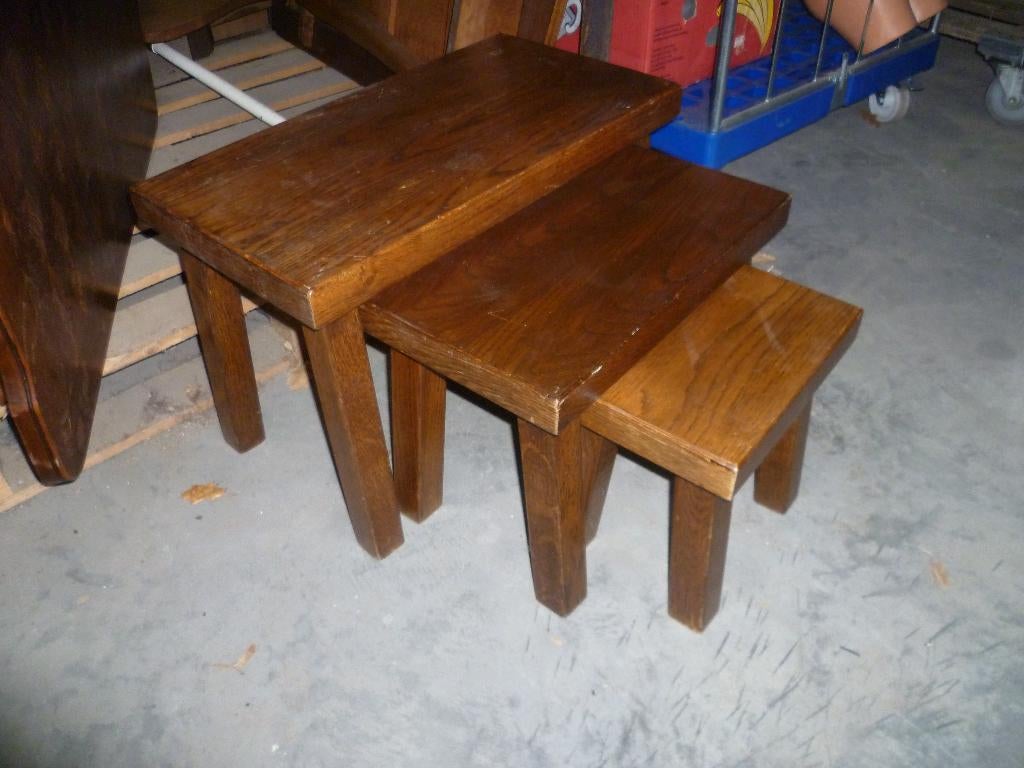 SET VAN 3 EIKEN TAFELTJES, Ophalen