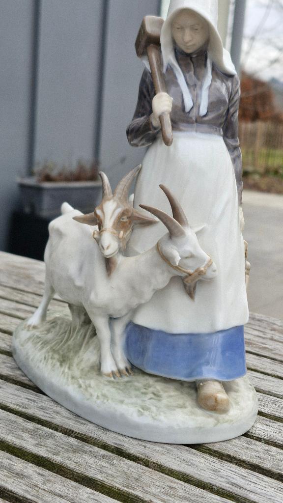 Royal Copenhagen Danemark - Jeune Fille aux Chèvres - 1961, Enlèvement ou Envoi