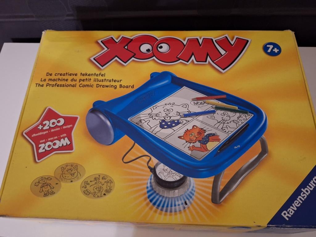 Xoomy, de creatieve tekentafel met 200 afbeeldingen, Hobby en Vrije tijd, Tekenen, Zo goed als nieuw, Ophalen