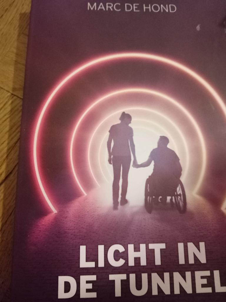 Boek licht in de tunnel marc de  hond, Ophalen of Verzenden