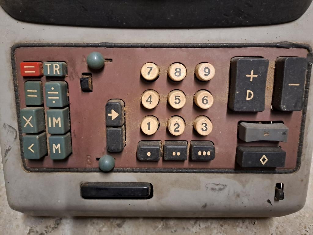 Oude rekenmachine olivetti, Ophalen