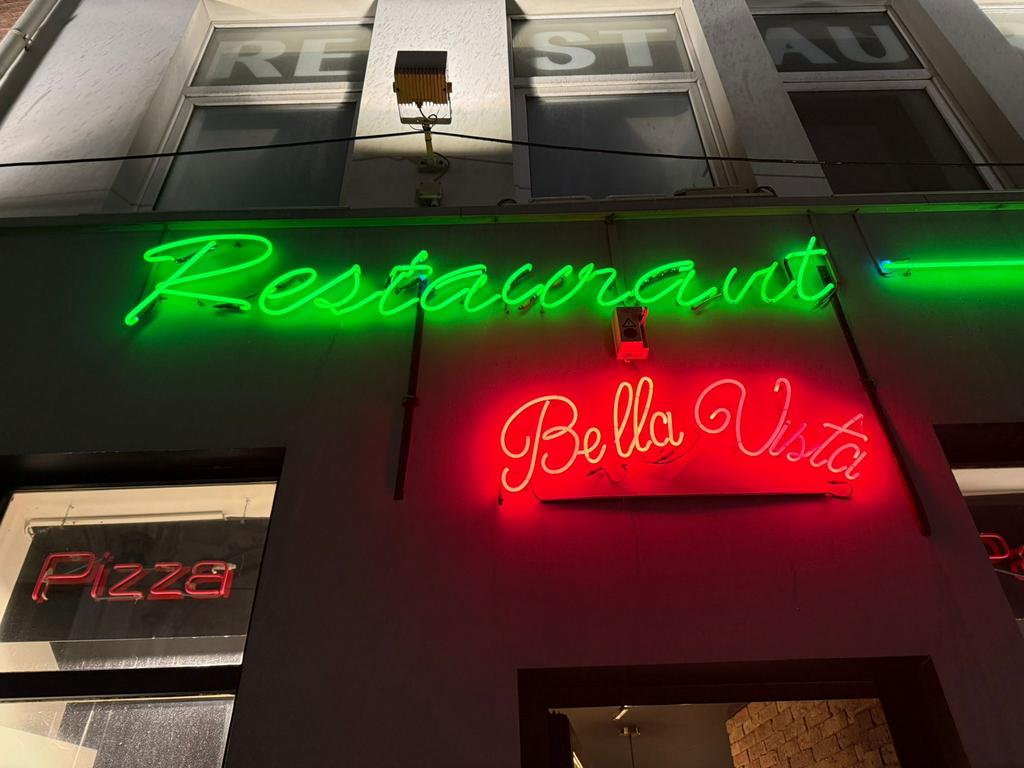 Neon verlichting restaurant, Ophalen, Zo goed als nieuw