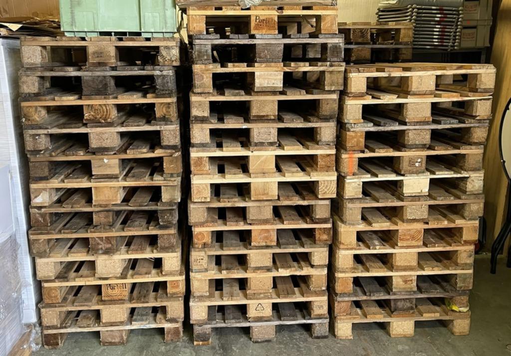 10 Euro pallets 80*120 gebruikte staat. 8€ tot 6 €, Ophalen