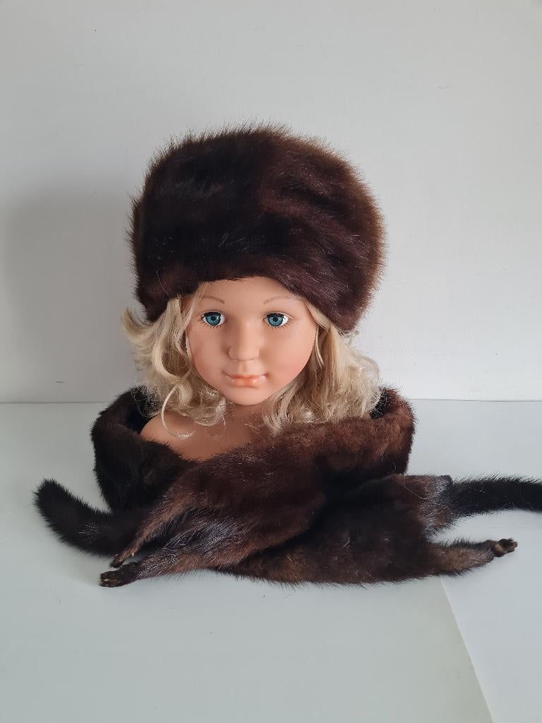 nertsmuts en  bijhorende nertssjaal, Ophalen of Verzenden, Muts