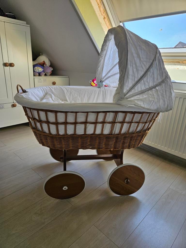 Rieten babywieg. Zo goed als nieuw!, Kinderen en Baby's, Ophalen, Wieg