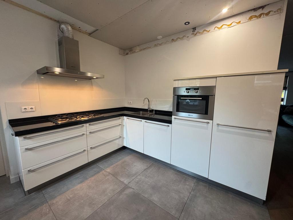 Cuisine d'angle brillante et soignée + équipement DÉMONTÉ, Enlèvement ou Envoi, Granit ou Pierre, Brillant ou Laqué, Blanc