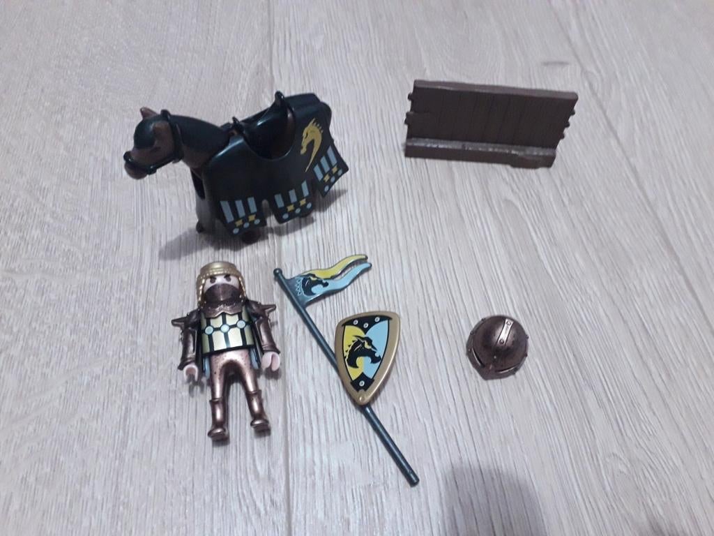 1 Chevalier médiéval playmobil, Enlèvement, Comme neuf