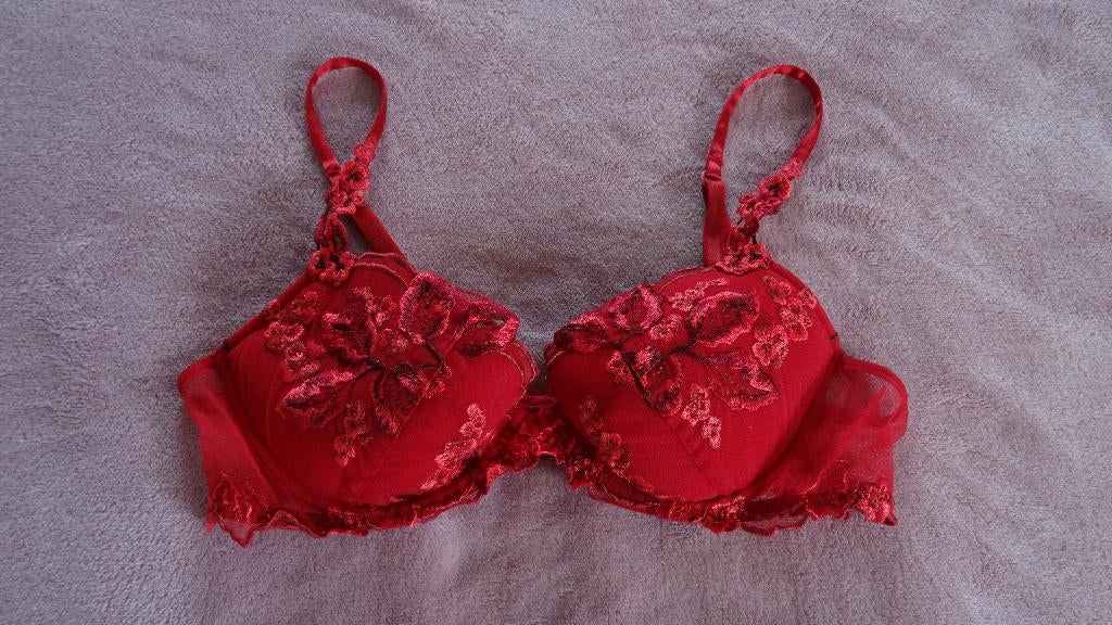 SOUTIEN-GORGE « LISE CHARMEL », Lise charmel, Enlèvement ou Envoi, Rouge, Soutien-gorge
