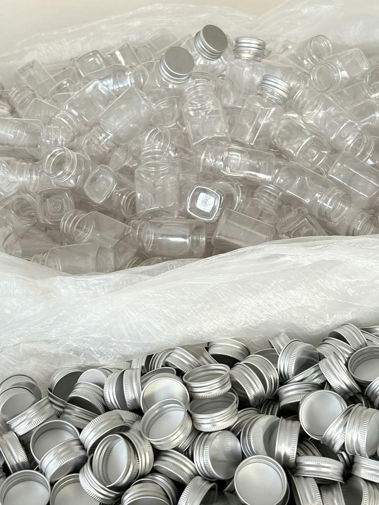 Pot PET transparent. Forme carrée. JAMAIS UTILISÉ, Enlèvement