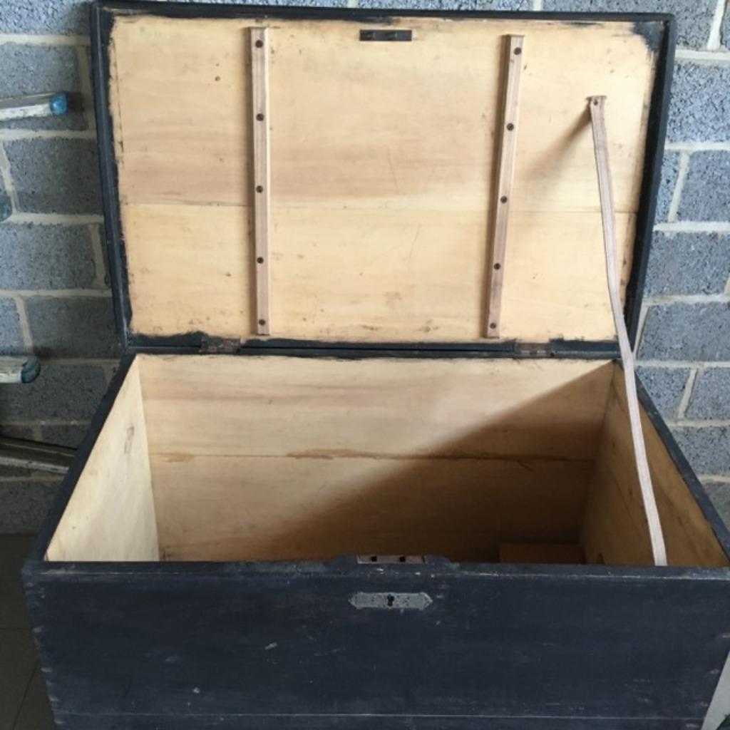 Antieke oude koffer, Antiek en Kunst, Antiek | Woonaccessoires, Ophalen