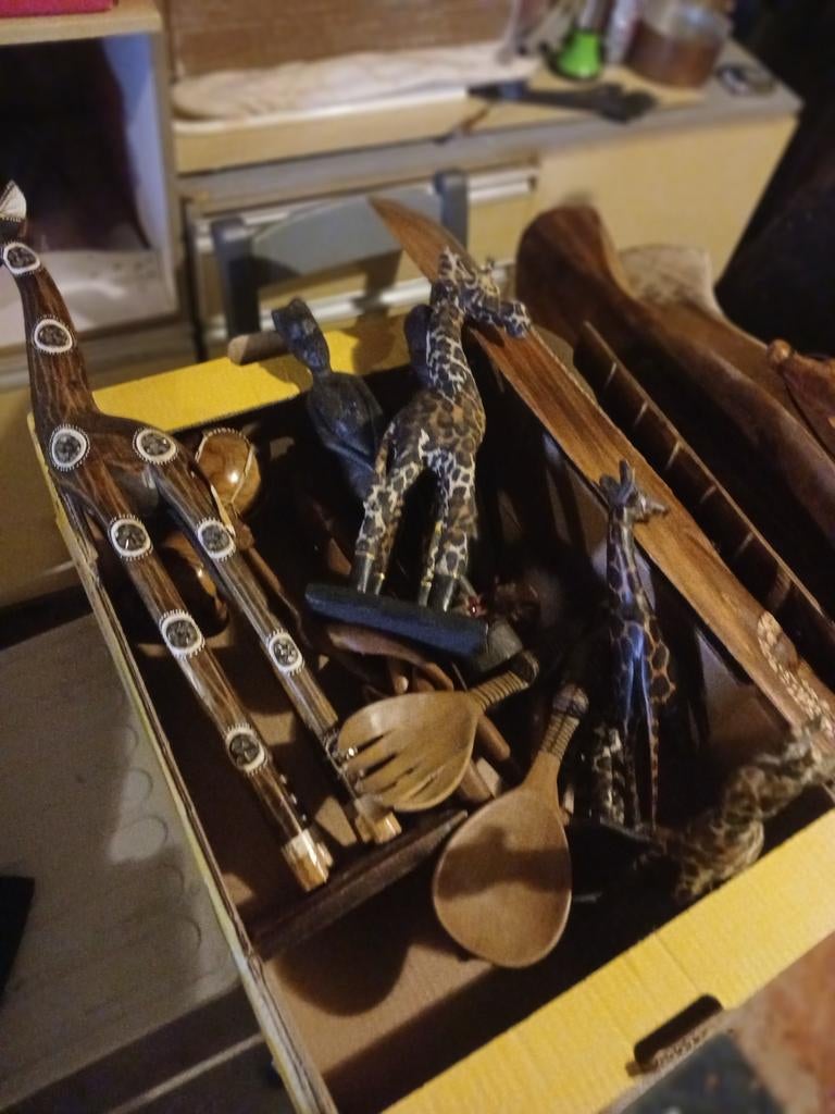 Gros lot deco masques girafe buste table afrique, Enlèvement