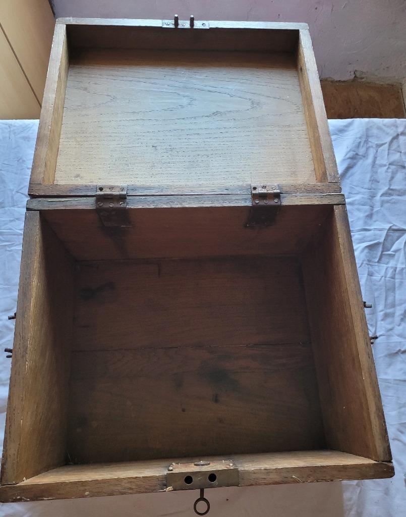 Ancienne caisse en bois Vintage (45L x 27H x 37l)., Antiquités & Art, Curiosités & Brocante, Enlèvement