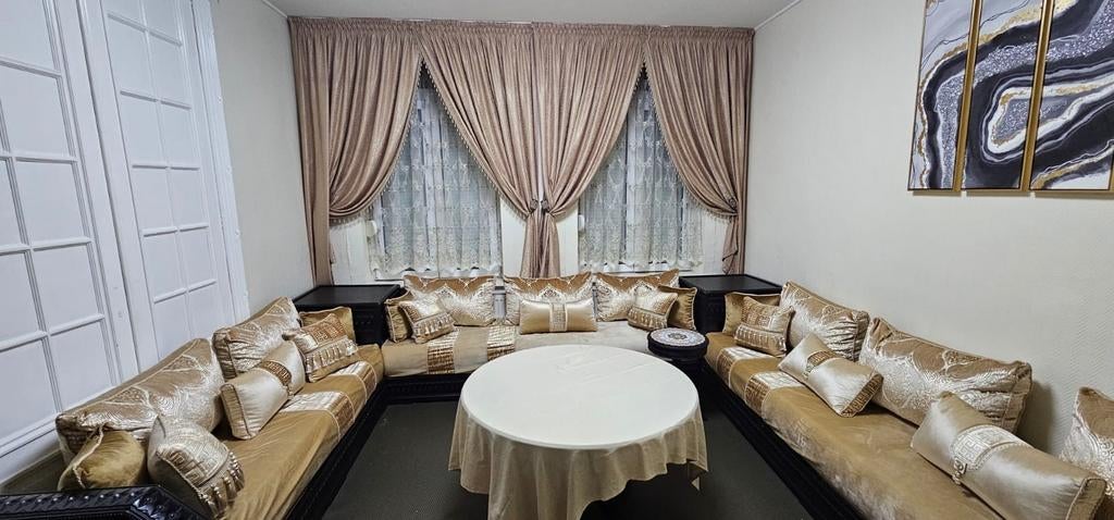 Salon marocain, Enlèvement