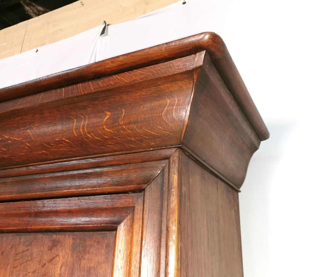 Grote antieke Louis Philippe linnen-/kleerkast in eik, Enlèvement