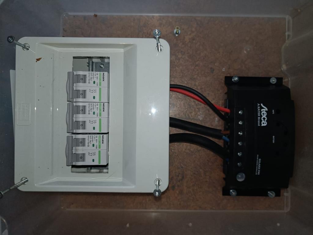 Régulateur + Coffret électrique protection photovoltaïque, Bricolage & Construction, Enlèvement