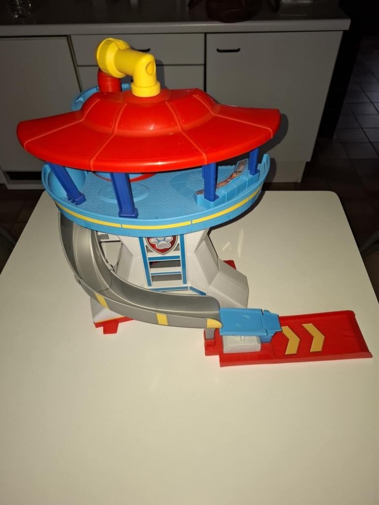 Uitkijktoren paw patrol met 2 voertuigen, Ophalen, Zo goed als nieuw