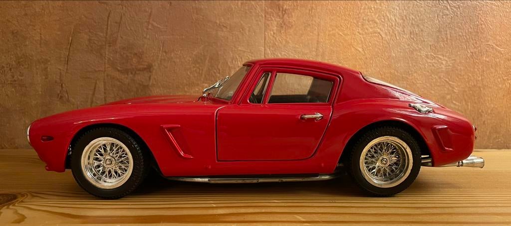 Ferrari 250 GT - 1:18 - 1961, Hobby & Loisirs créatifs, Voitures miniatures | 1:18, Enlèvement ou Envoi
