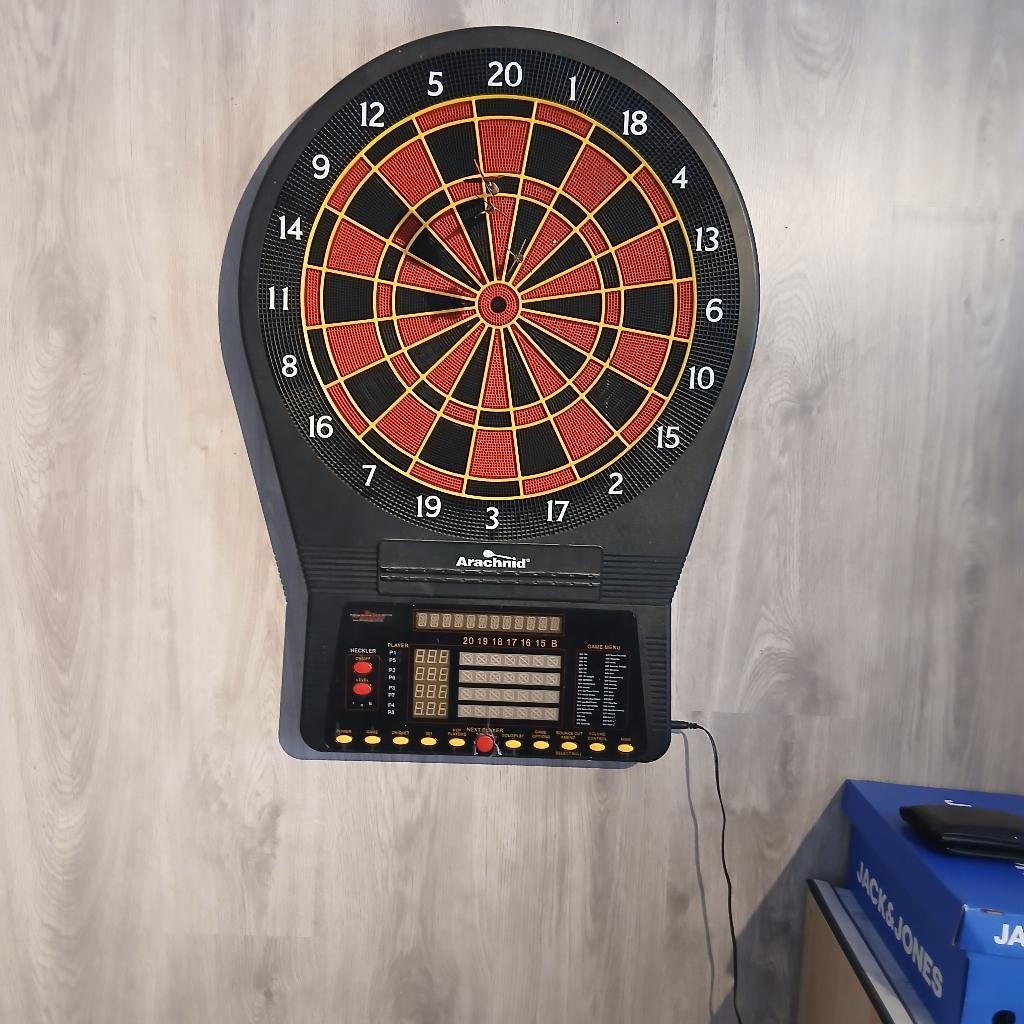 Flechettes Arachnid CricketPro 800, Enlèvement ou Envoi, Utilisé, Cible de fléchettes avec fléchettes, Électronique