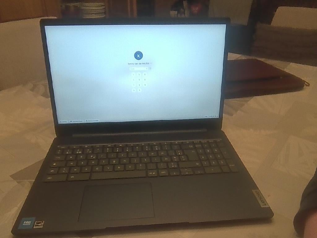 1 nieuwe chromebook MOET WEG, Ophalen, 15 inch, 64 GB, Nieuw