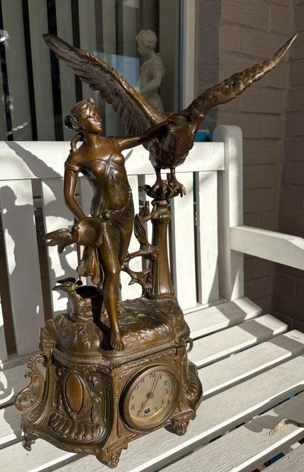 Prachtig beeld in zamak, Ophalen