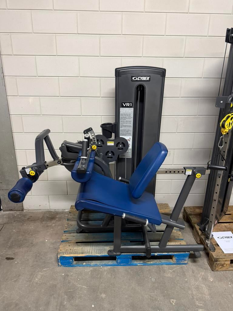 Cybex V1 leg extension/leg curl combi 65 kg, Enlèvement, Utilisé
