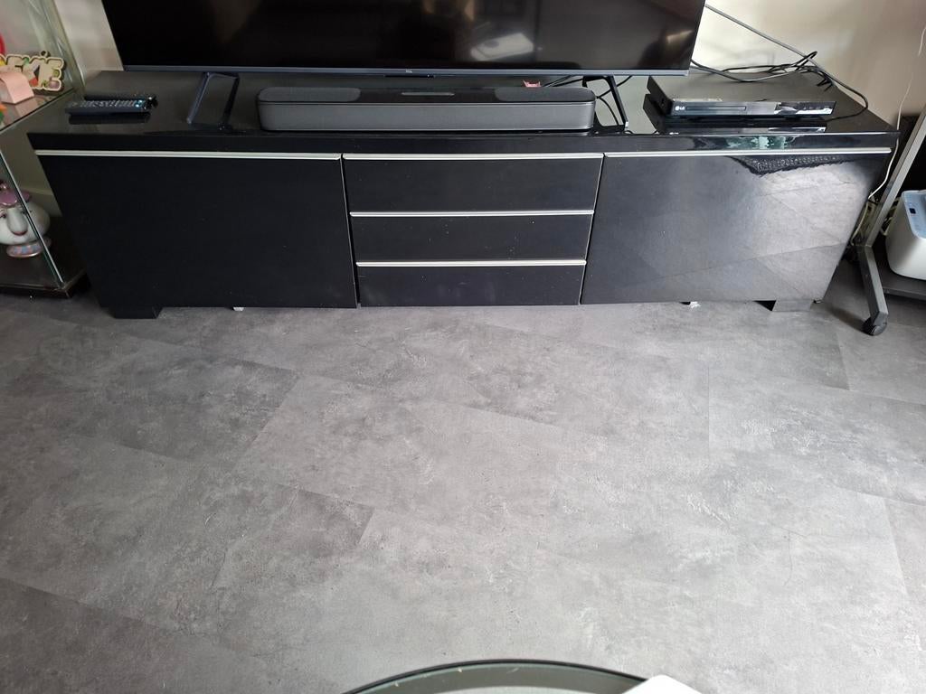 Meuble TV, Enlèvement