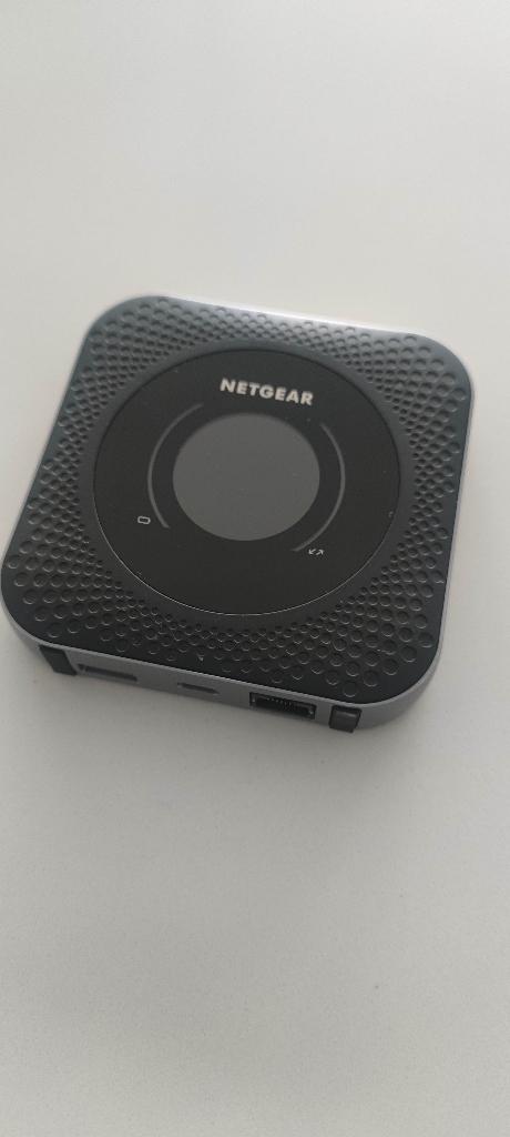 Netgear Nighthawk M1 router (ideaal voor camping/reizen), Ophalen of Verzenden, Zo goed als nieuw, Router, NETGEAR