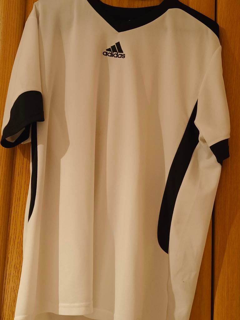 Nieuw Adidas schirt maat l, Kleding | Heren, Sportkleding, Ophalen of Verzenden, Maat 52/54 (L)