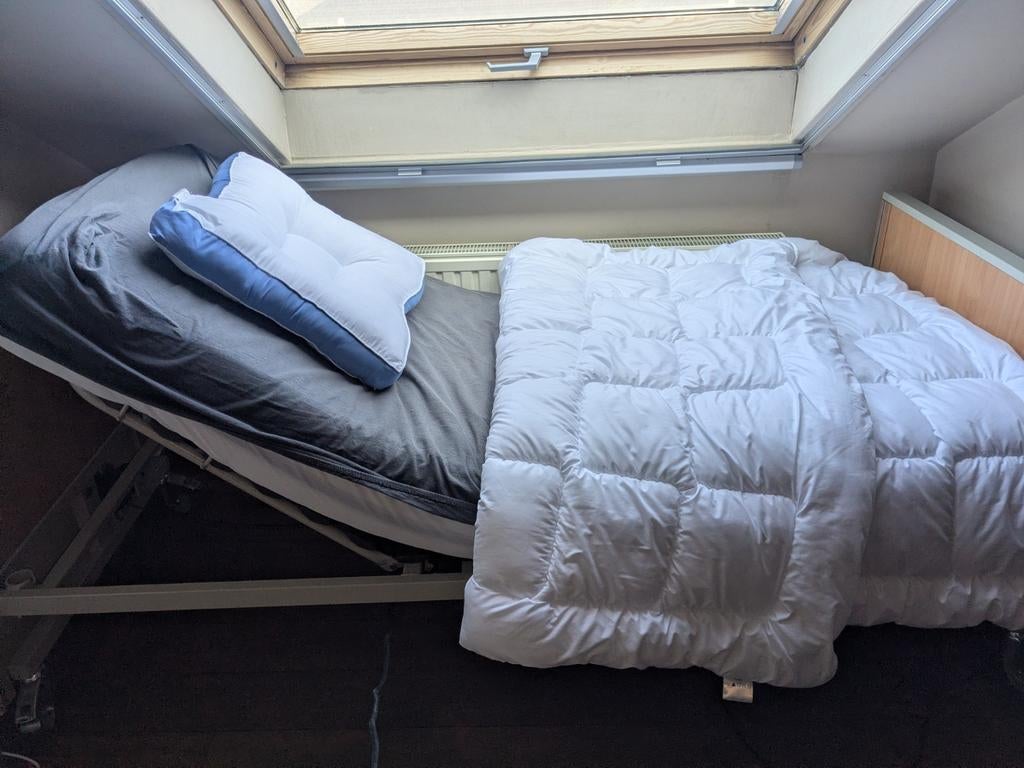 Verzorgingsbed / ziekenhuisbed incl matras en beugel, Ophalen