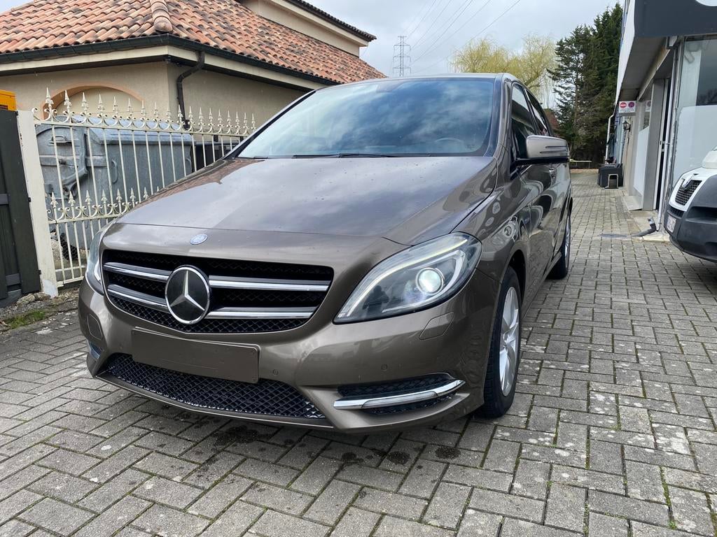 Mercedes-Benz B180 - ESSENCE - AIRCO - 184.000km - 2012, Autos, Mercedes-Benz, Cuir, Achat, Entreprise, Boîte manuelle