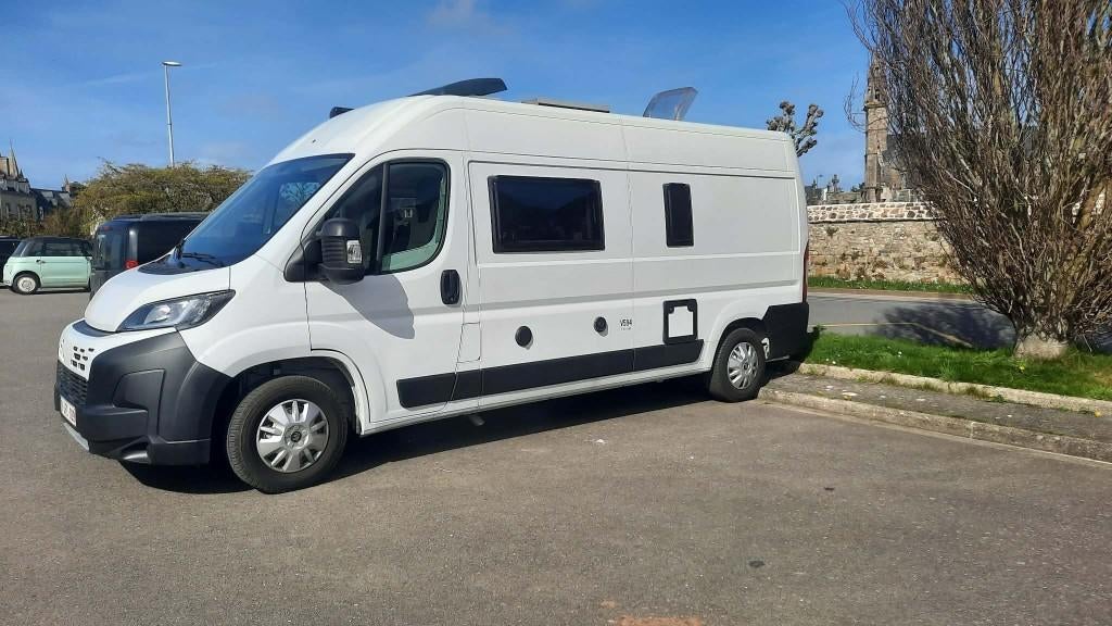 NEUF CHAUSSON V594 (3000 kms), Caravanes & Camping, Camping-cars, Réfrigérateur, Éclairage extérieur, Fiat, Boîte manuelle