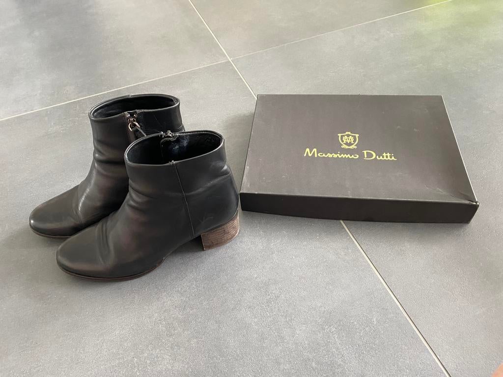 Zwart lederen laarsjes van het topmerk Massimo Dutti, Ophalen, Zwart