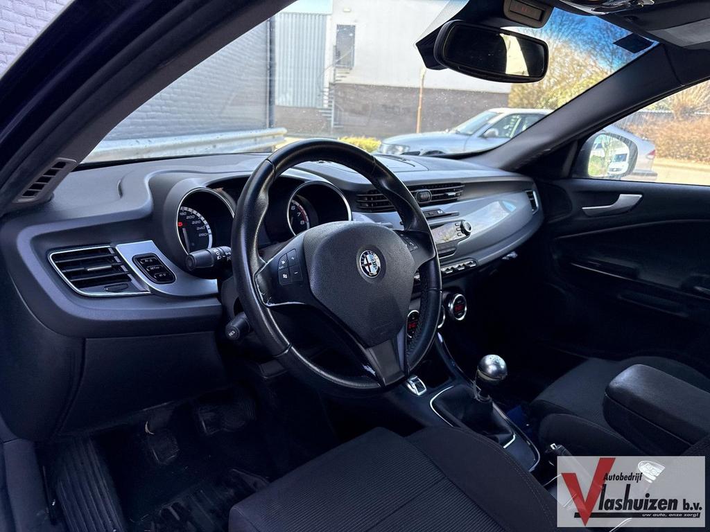 Alfa Romeo Giulietta 1.4 T Distinctive | Climate | Cruise |, Autos, Achat, Entreprise, Boîte manuelle, Noir