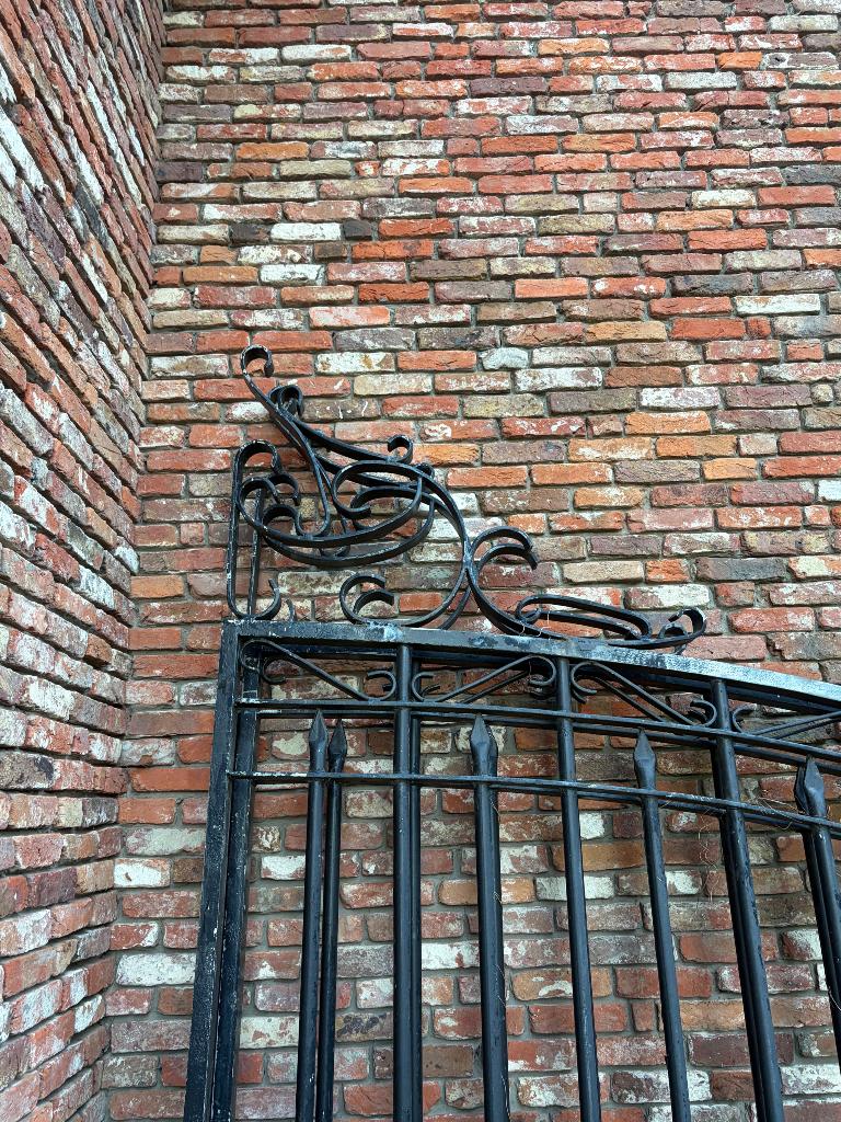 Degelijke poort, Ophalen, Zo goed als nieuw, IJzer, Sierhekwerk