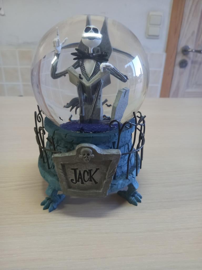 Snowglobe Disney, Ophalen