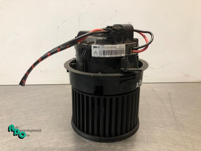 Moteur de ventilation chauffage d'un Peugeot 208 (208 12-), -, 3 mois de garantie, Utilisé, -