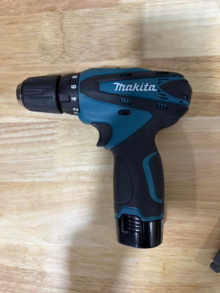 Makita DF330D 10.8V Li-Ion  bat. boor-/schroefmachine set, Ophalen, Gebruikt, Boor- en Schroefmachine, Variabele snelheid