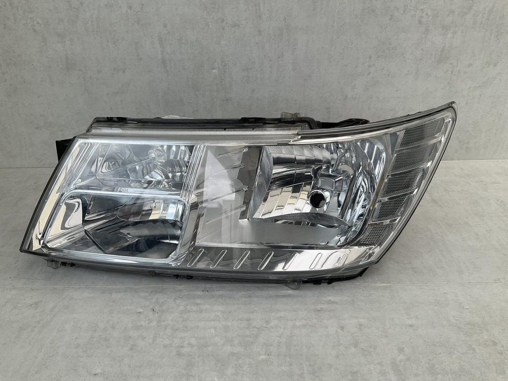 KOPLAMP FIAT FREEMONT LED 05067789AC LINKS FI-4587, Gebruikt, -, -, 6 maanden garantie