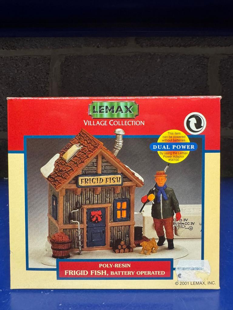 Lemax Frigid Fish vissershuisje licht kerstdorp 2001 compl, Diversen, Kerst, Ophalen, Zo goed als nieuw