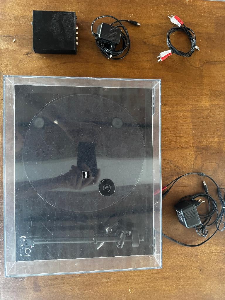 Rega Planar P1 turntable + Rega Fono mini pre-amp, Audio, Tv en Foto, Platenspelers, Ophalen, Zo goed als nieuw, Platenspeler