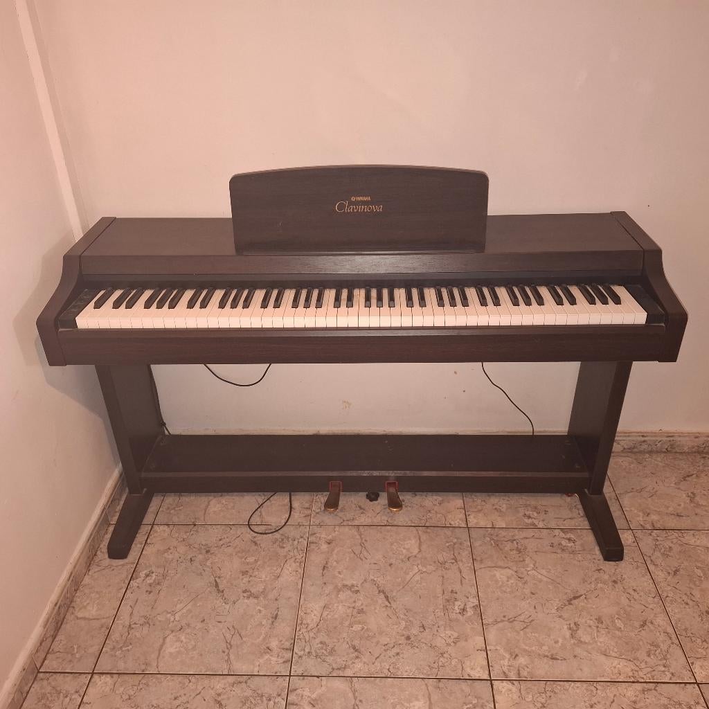 Piano yamaha clavinova, Muziek en Instrumenten, Piano's, Ophalen, Zo goed als nieuw, Zwart, Piano