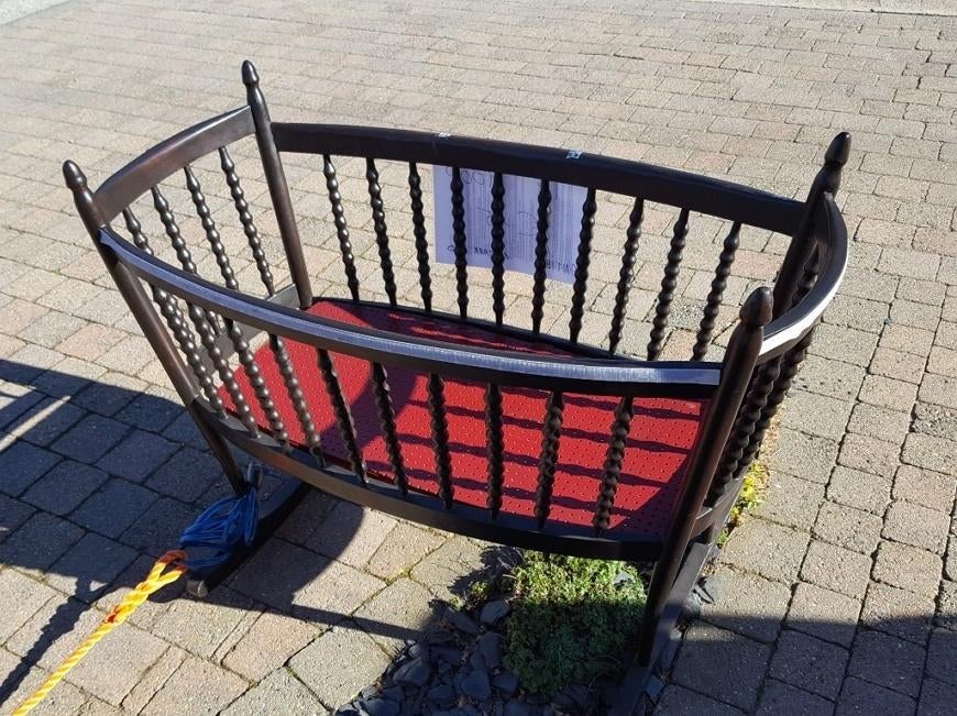 Antieke wieg in bruin hout, Ophalen, Gebruikt, Wieg